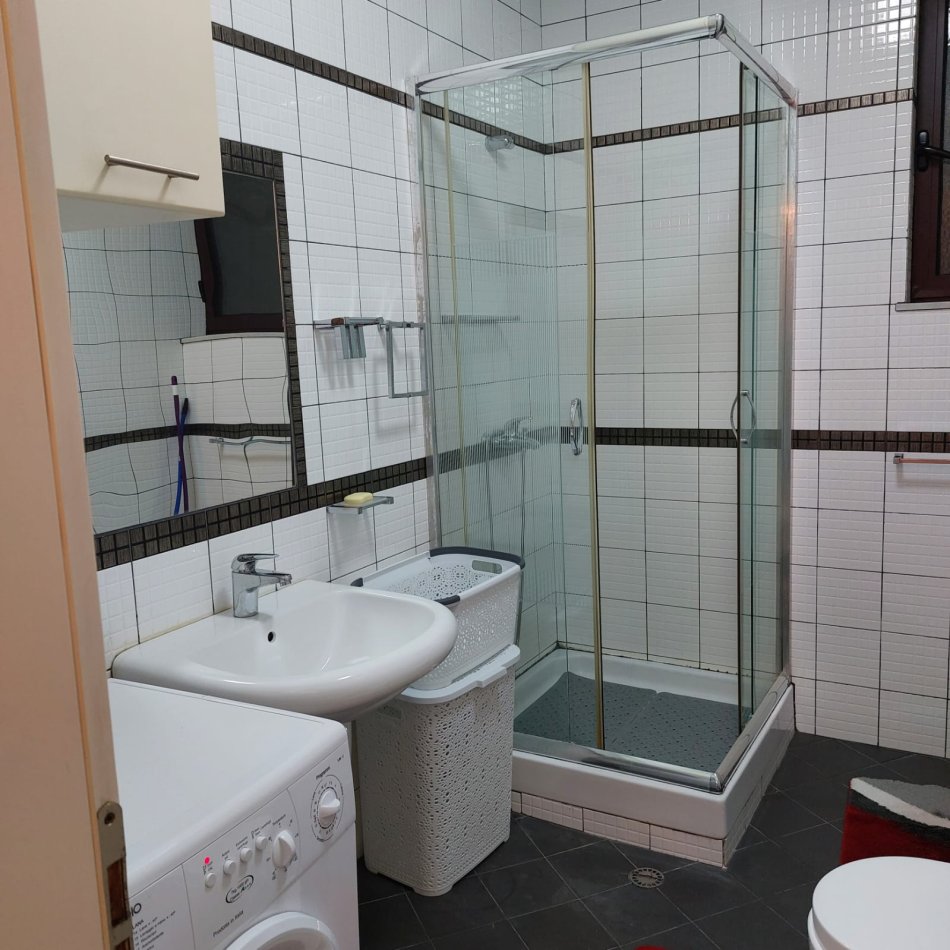 Shqiperi, jepet me qera apartament 2+1+Ballkon Kati 8, 600 € (Rruga Panorama, 0692179777)