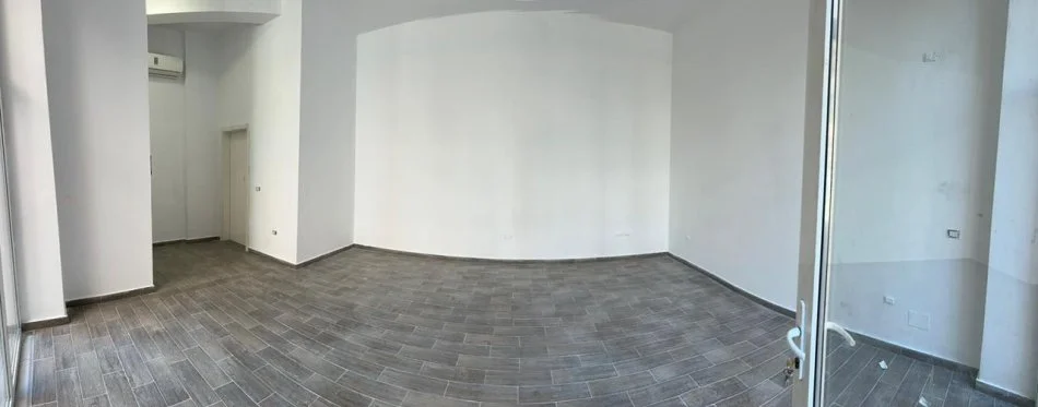 JEPET ME QERA AMBIENT BIZNESI – RRUGA JORDAN MISJA , Kati 0, 50 m² 400 €