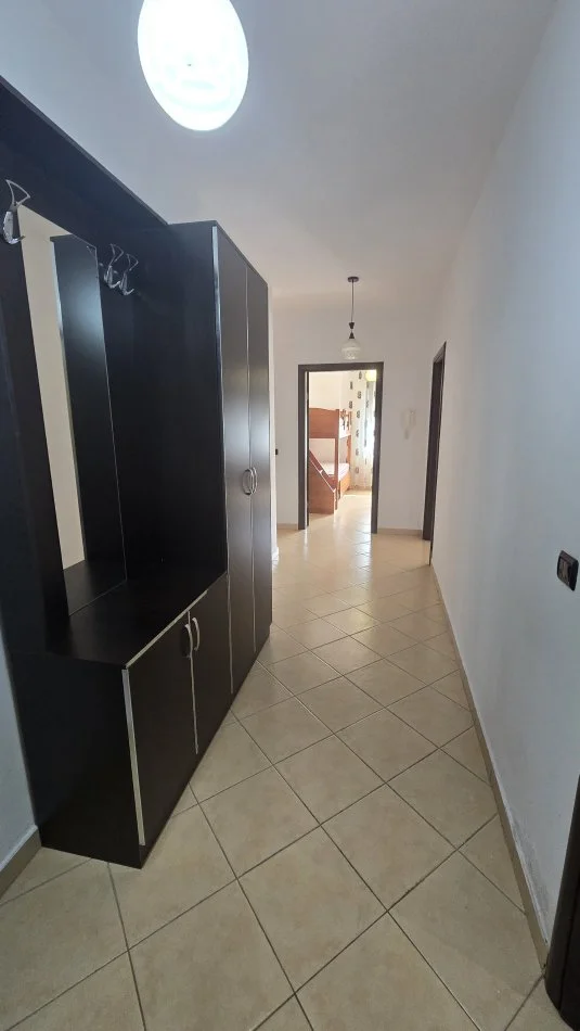 Tirane, jepet me qera apartament 2+1 Kati 2, 90 m² 400 € (rruga e dajtit)