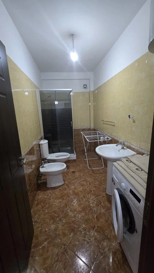 Tirane, jepet me qera apartament 2+1 Kati 2, 90 m² 400 € (rruga e dajtit)