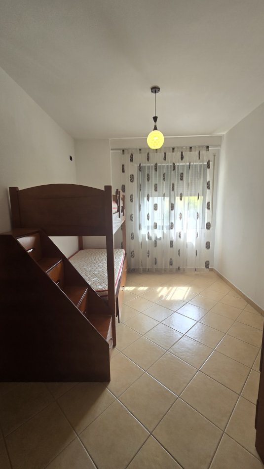 Tirane, jepet me qera apartament 2+1 Kati 1, 90 m² 400 € (Rruga e Dajtit, Fresku, Tiranë, TT 1243)