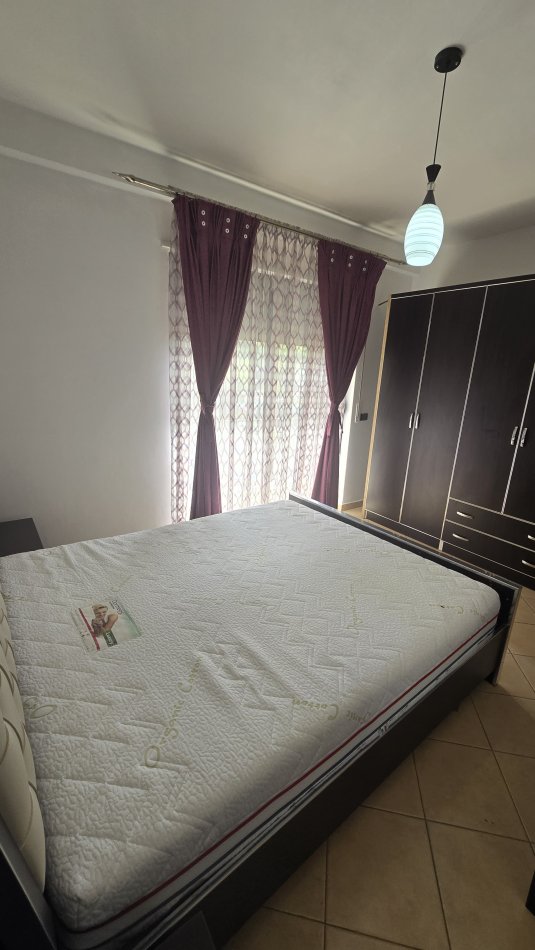 Tirane, jepet me qera apartament 2+1 Kati 1, 90 m² 400 € (Rruga e Dajtit, Fresku, Tiranë, TT 1243)