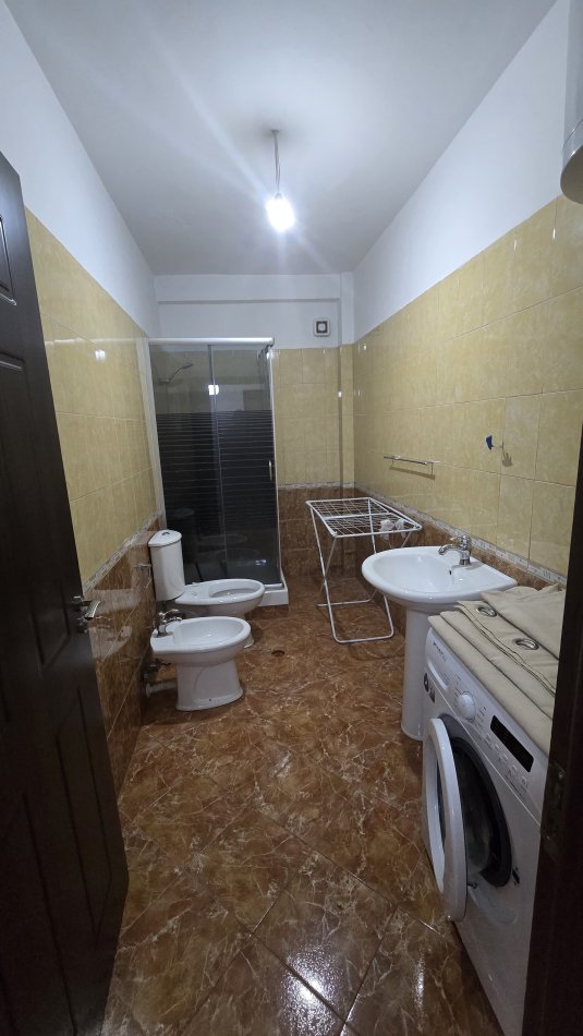 Tirane, jepet me qera apartament 2+1 Kati 1, 90 m² 400 € (Rruga e Dajtit, Fresku, Tiranë, TT 1243)