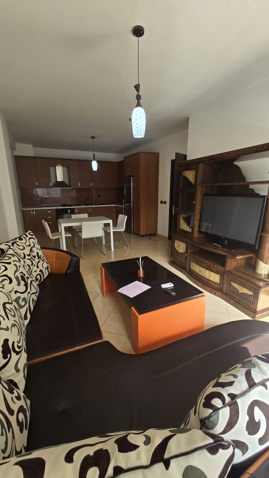 Tirane, jepet me qera apartament 2+1 Kati 1, 90 m² 400 € (Rruga e Dajtit, Fresku, Tiranë, TT 1243)