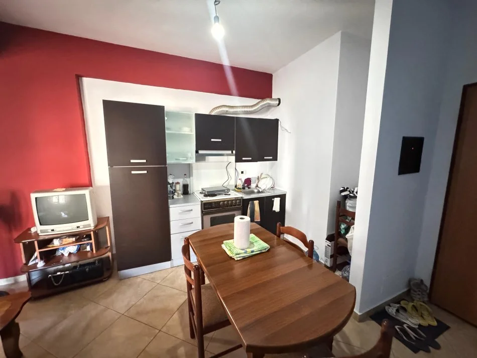 Vlore, jepet me qera apartament 2+1+Ballkon Kati 3, 70 m² 350 € (Rruga Gjergj Arianiti)