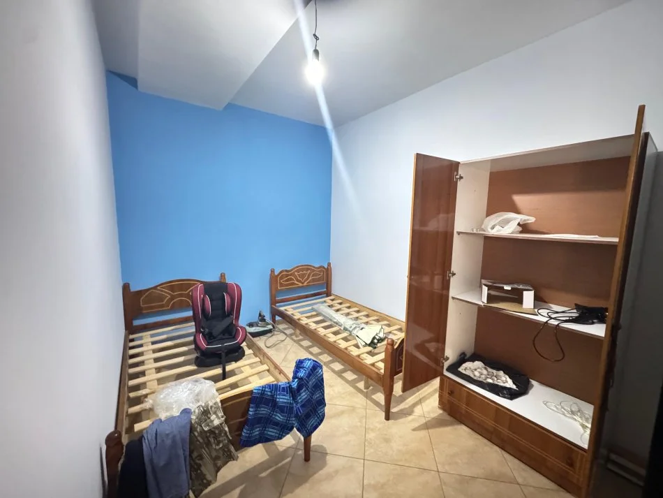 Vlore, jepet me qera apartament 2+1+Ballkon Kati 3, 70 m² 350 € (Rruga Gjergj Arianiti)