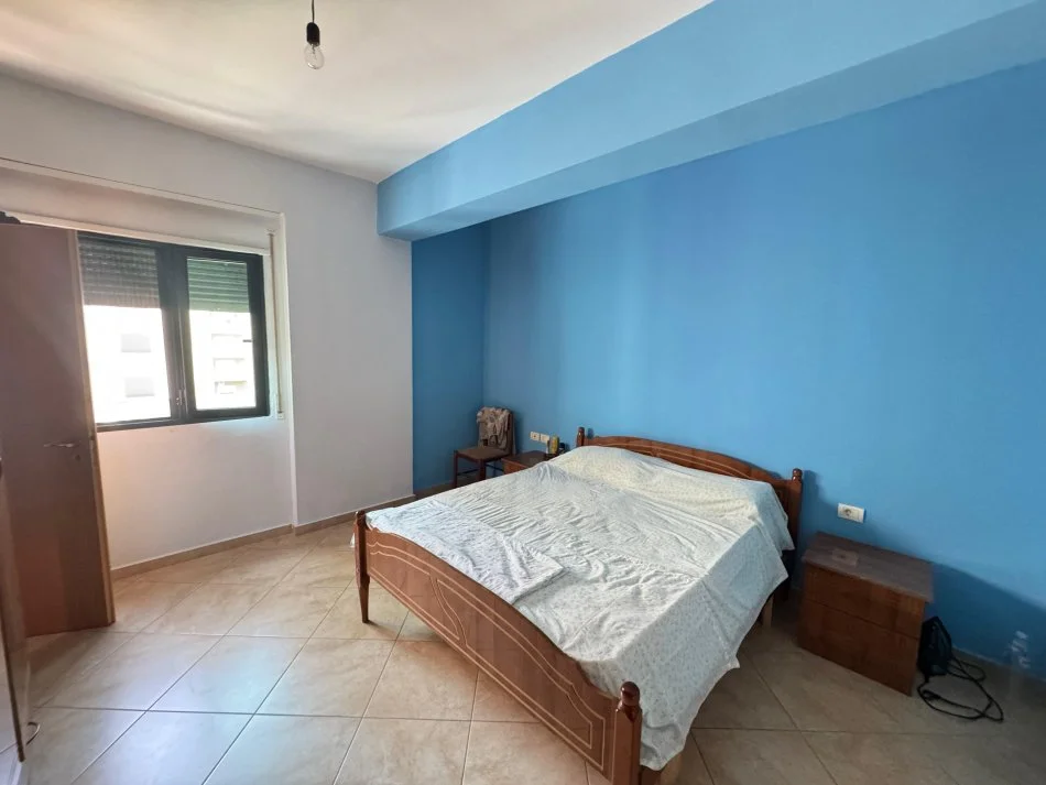Vlore, jepet me qera apartament 2+1+Ballkon Kati 3, 70 m² 350 € (Rruga Gjergj Arianiti)