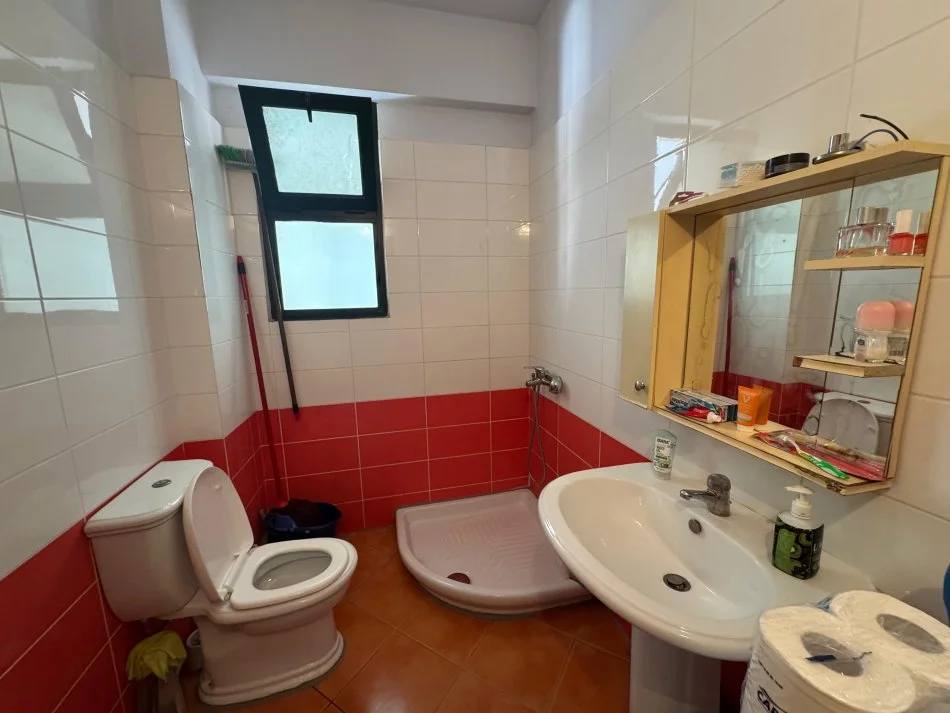 Vlore, jepet me qera apartament 2+1+Ballkon Kati 3, 70 m² 350 € (Rruga Gjergj Arianiti)