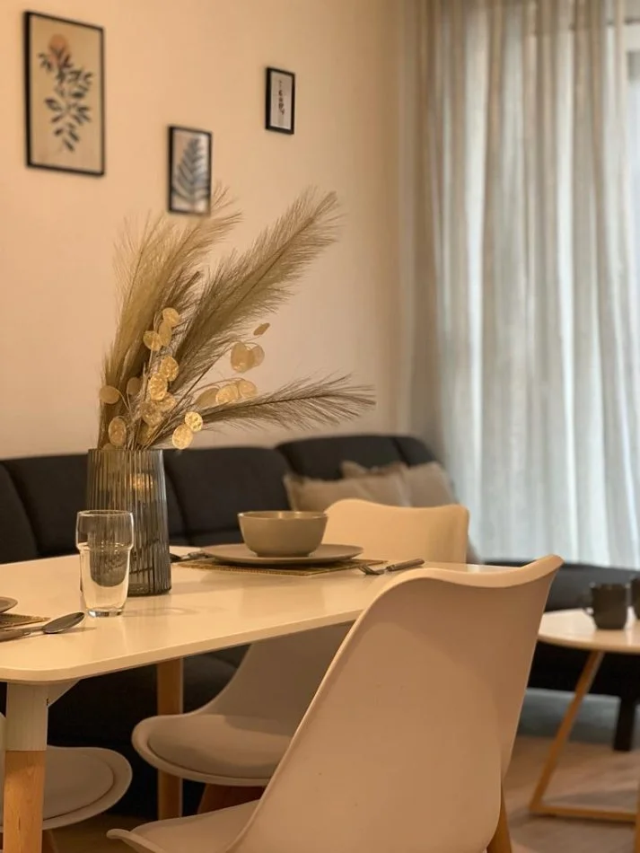 Tirane, jepet me qera apartament 1+1+Ballkon Kati 4, 61 m² 630 € (Kontakt)