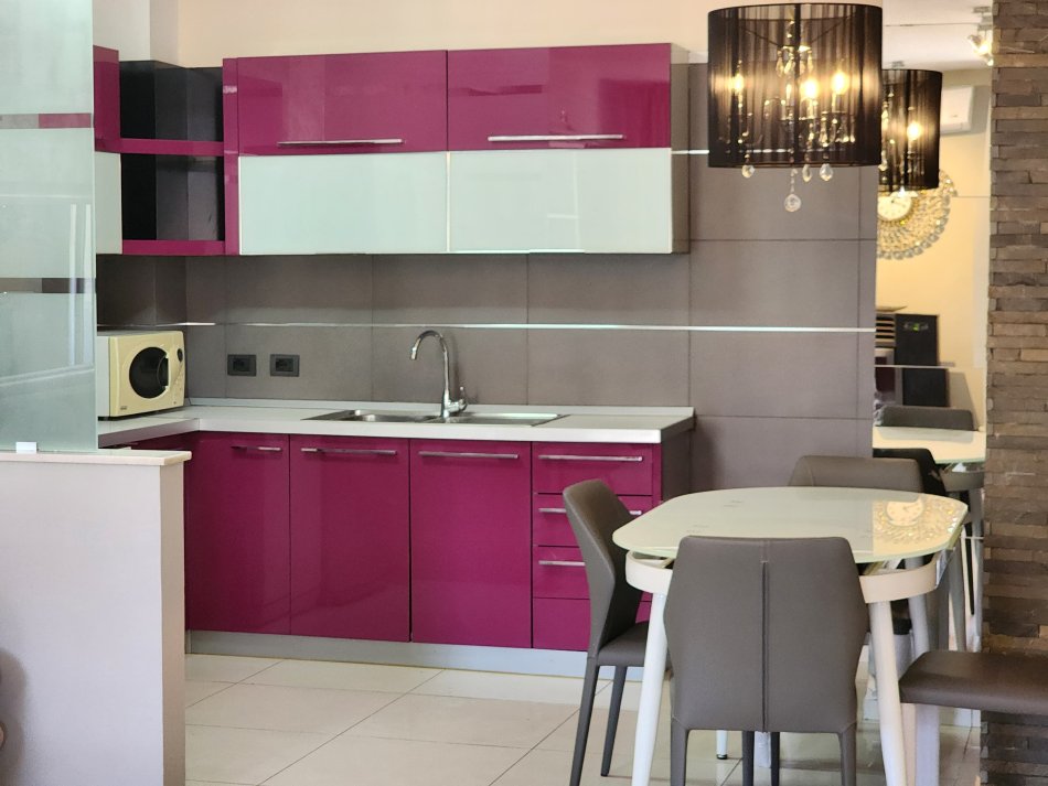 Apartament Me qira : 3+1& 2 baallkone 📍Qendër/ pazari ri (100 m2)  750 eu🔥🔥