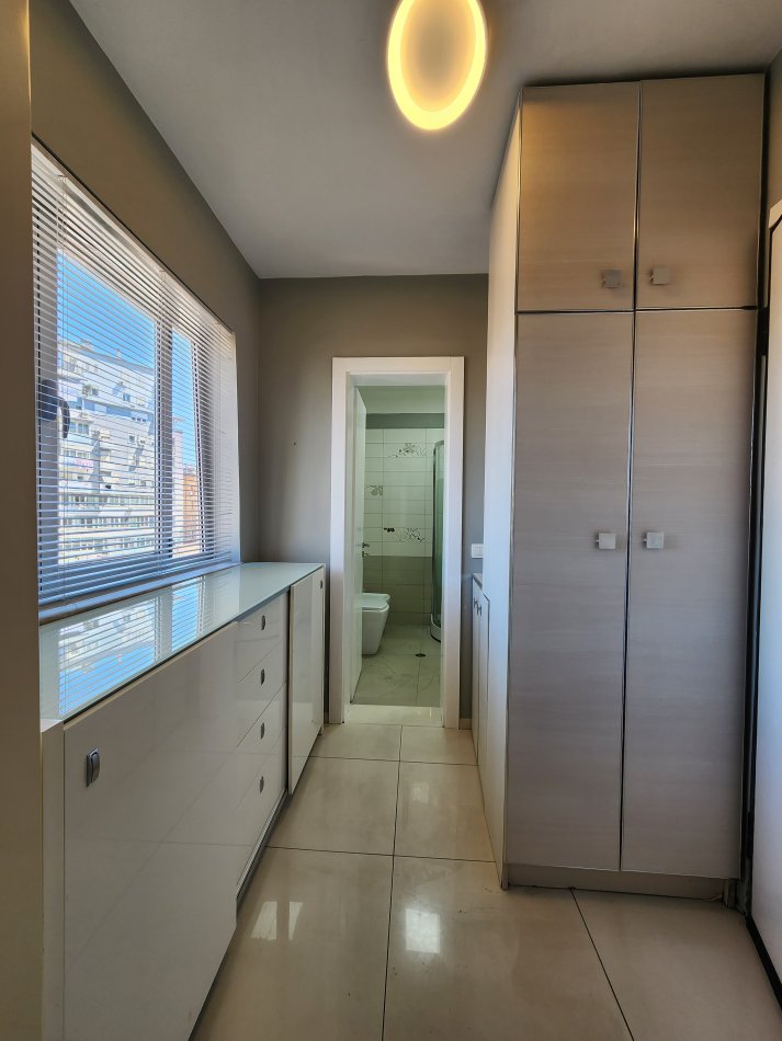 Apartament Me qira : 3+1& 2 baallkone 📍Qendër/ pazari ri (100 m2)  750 eu🔥🔥
