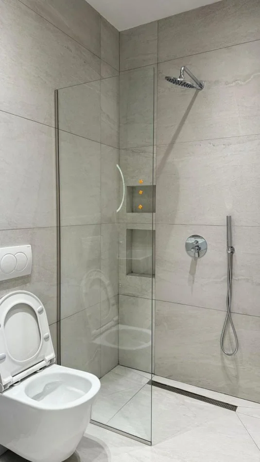 Tirane, jepet me qera apartament 2+1+Ballkon , 123 m² 1.850 € (Lake View Residence)