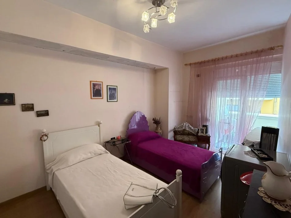 Tirane, jepet me qera apartament 2+1 Kati 3, 90 m² 600 € (Mbikalimi i Komunes se Parisit)
