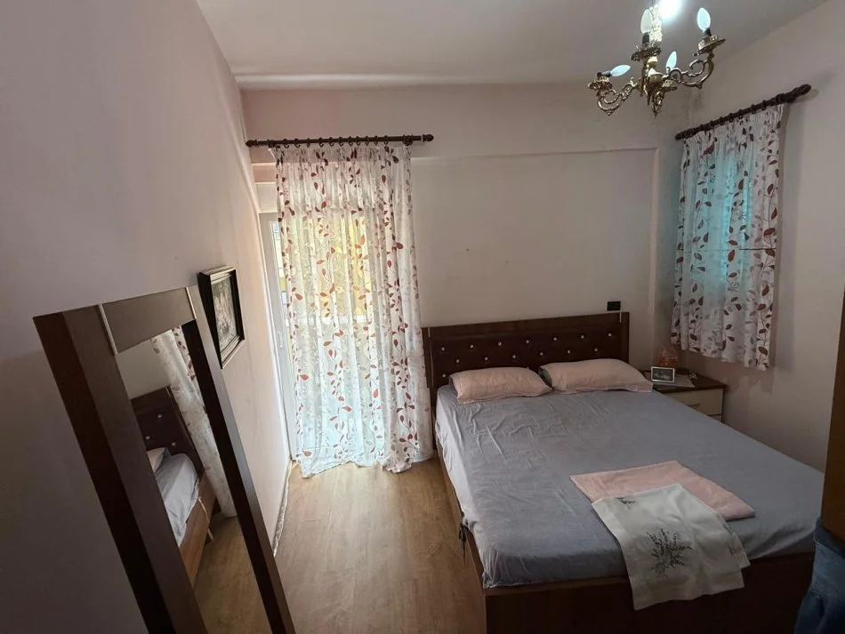 Tirane, jepet me qera apartament 2+1 Kati 3, 90 m² 600 € (Mbikalimi i Komunes se Parisit)