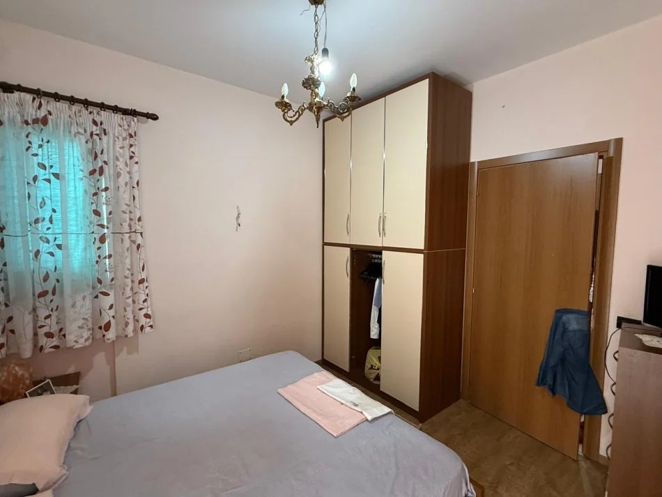 Tirane, jepet me qera apartament 2+1 Kati 3, 90 m² 600 € (Mbikalimi i Komunes se Parisit)