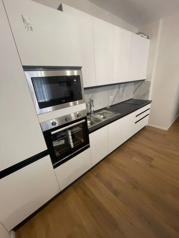 Tirane, jepet me qera apartament 2+1+Ballkon Kati 2, 100 m² 700 € (Don Bosko)