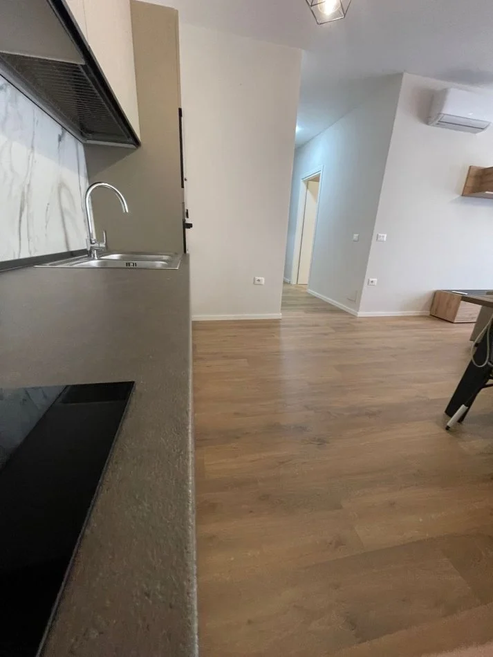 Tirane, jepet me qera apartament 2+1+Ballkon Kati 2, 100 m² 700 € (Don Bosko)