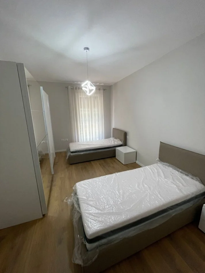 Tirane, jepet me qera apartament 2+1+Ballkon Kati 2, 100 m² 700 € (Don Bosko)