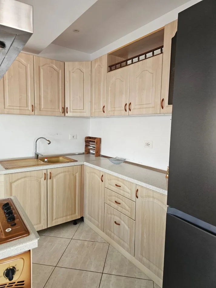 Tirane, jap me qera apartament+verande + 2 garazhde| Penthouse Kati 7,
