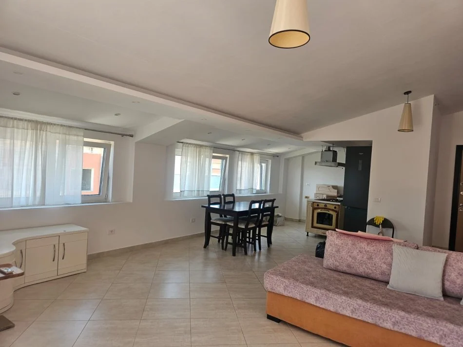 Tirane, jap me qera apartament+verande + 2 garazhde| Penthouse Kati 7,