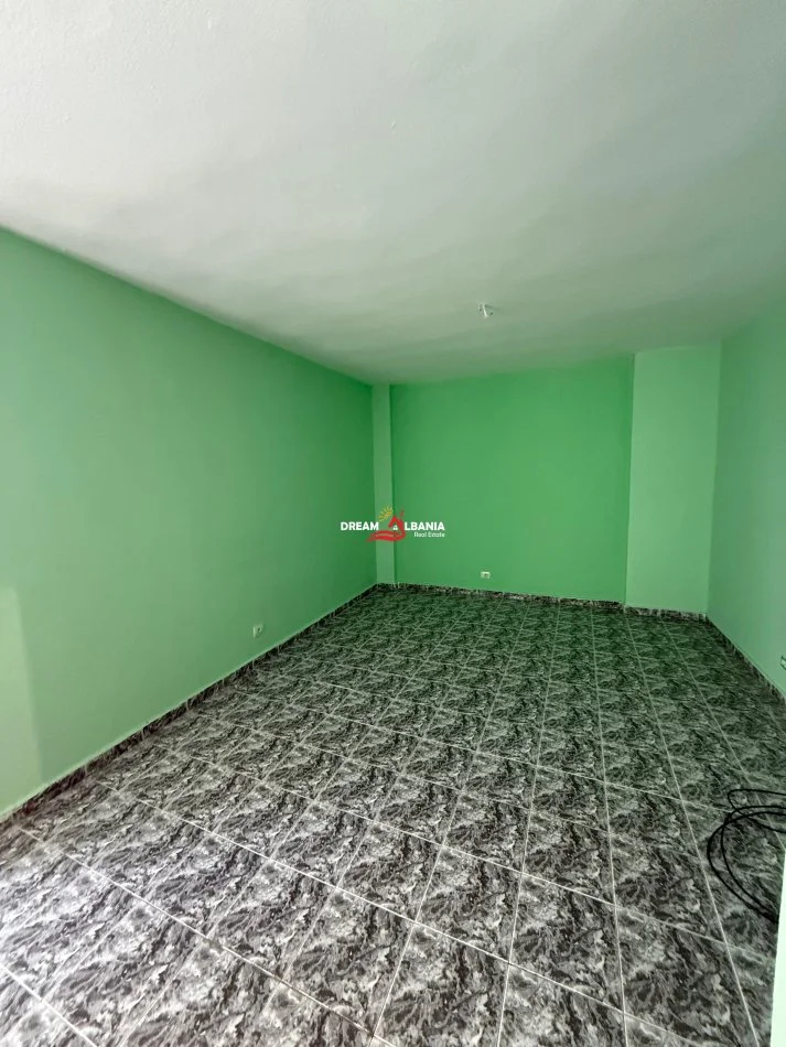 Tirane, shitet apartament 3+1+Ballkon Kati 3, 120 m² 248.000 € (ne Komun te Parisit, prane Kristal Center)