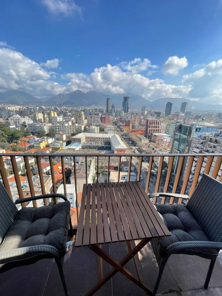 Tirane, jepet me qera apartament 2+1+Ballkon Kati 15, 110 m² 1.200 € (Garden Building)