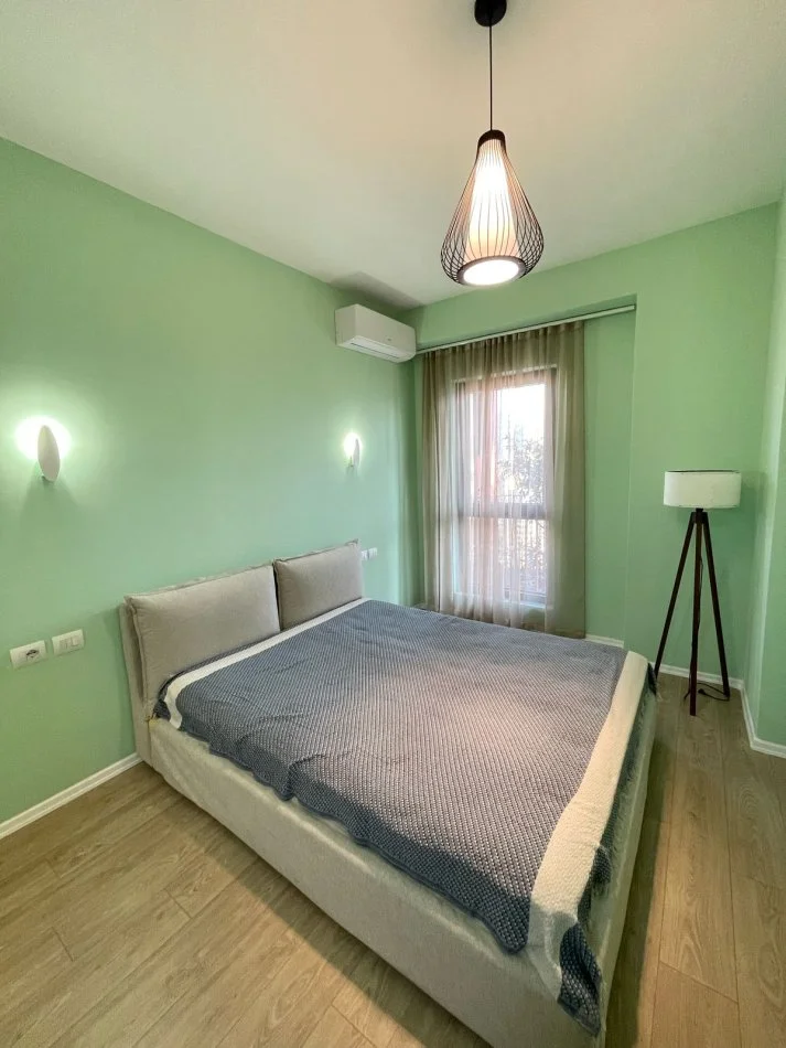 Tirane, jepet me qera apartament 2+1+Ballkon Kati 15, 110 m² 1.200 € (Garden Building)