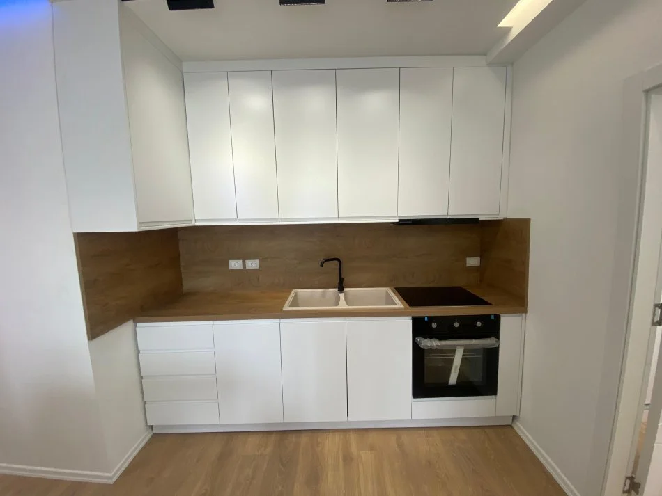 Tirane, jap me qera apartament 1+1 Kati 1, 80 m² 600 € (rruga hamdi pepo)