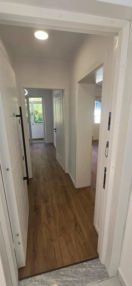 Tirane, shitet apartament 1+1 Kati 3, 135.000 € 