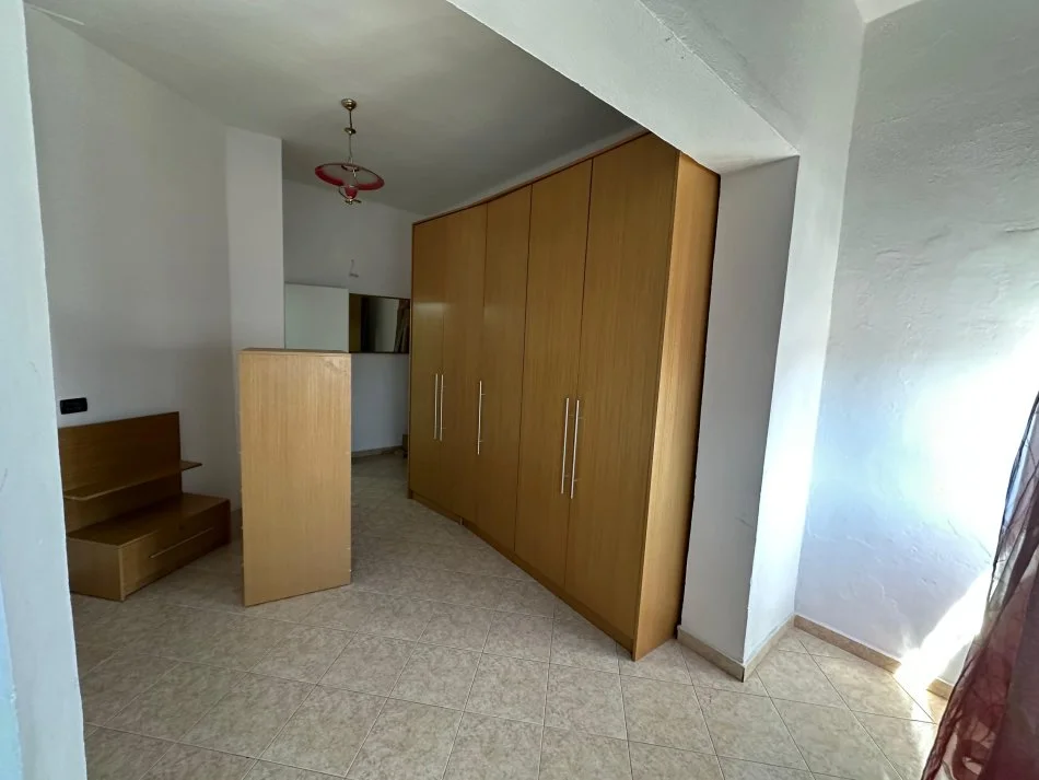 Tirane, jap me qera apartament 1+1 Kati 4, 65 m² 400 € (rruga e kavajes)