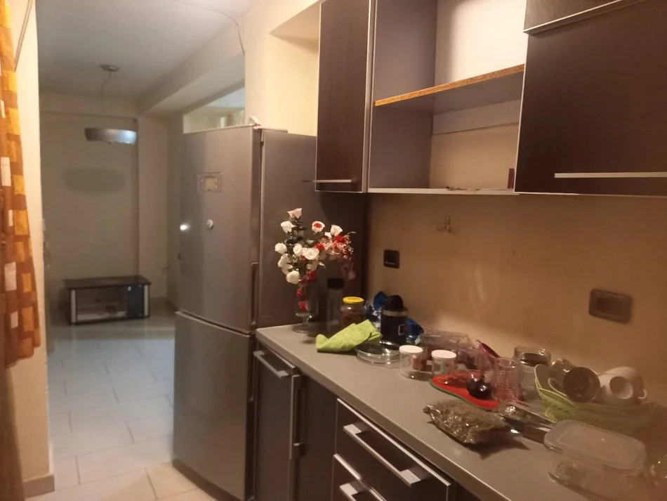 Tirane, jepet me qera apartament 2+1+Ballkon Kati 2, 80 m² 650 € (Blloku ambasadave)