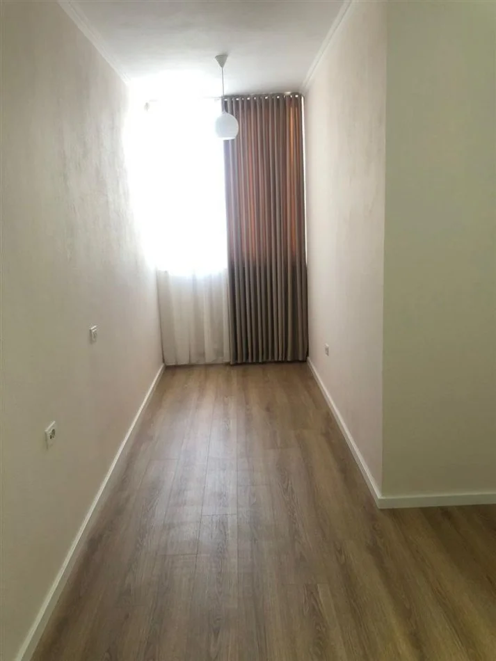 Tirane, shitet apartament 1+1 Kati 4, 66 m² 133.000 € (Rruga e kavajes pran Globe)
