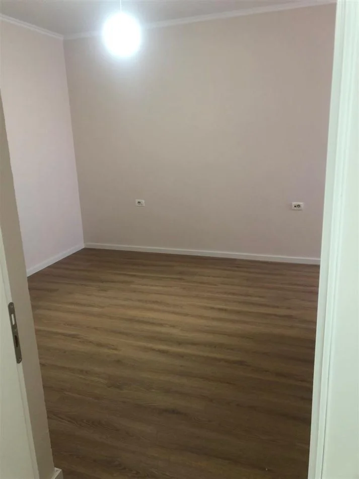 Tirane, shitet apartament 1+1 Kati 4, 66 m² 133.000 € (Rruga e kavajes pran Globe)