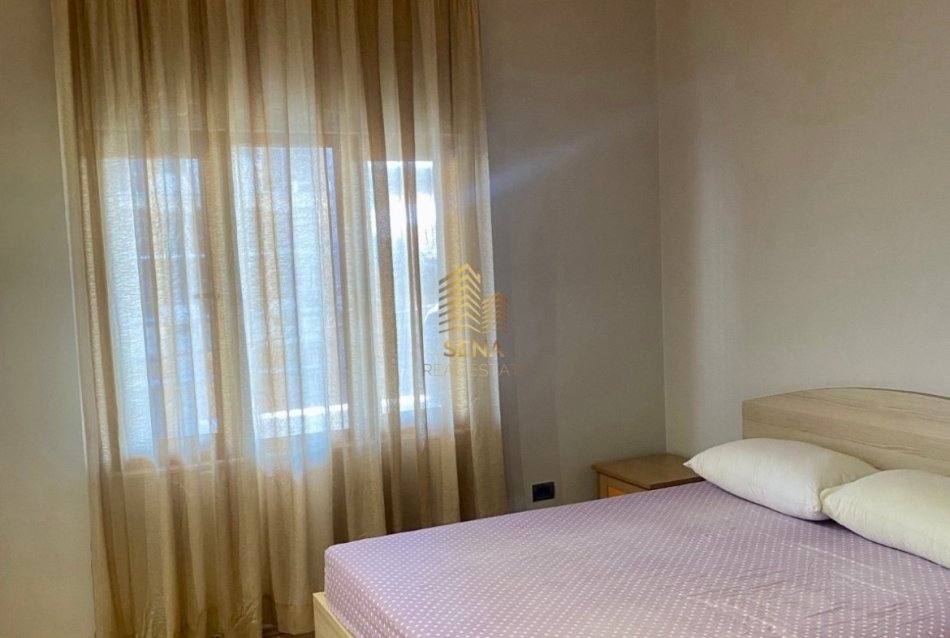 Tirane, jepet me qera shtepi 2+1+Ballkon Kati 3, 100 m² 500 € (Rruga Beniamin Kruta)