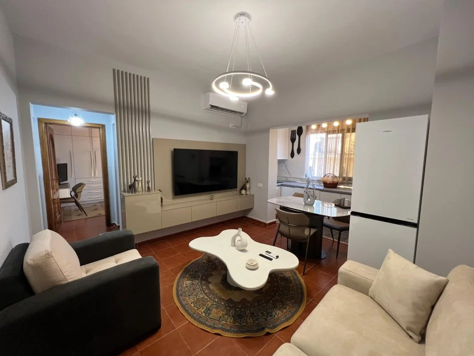 Tirane, jap me qera apartament 1+1 Kati 3, 60 m² 500 € (rruga e kavajes)