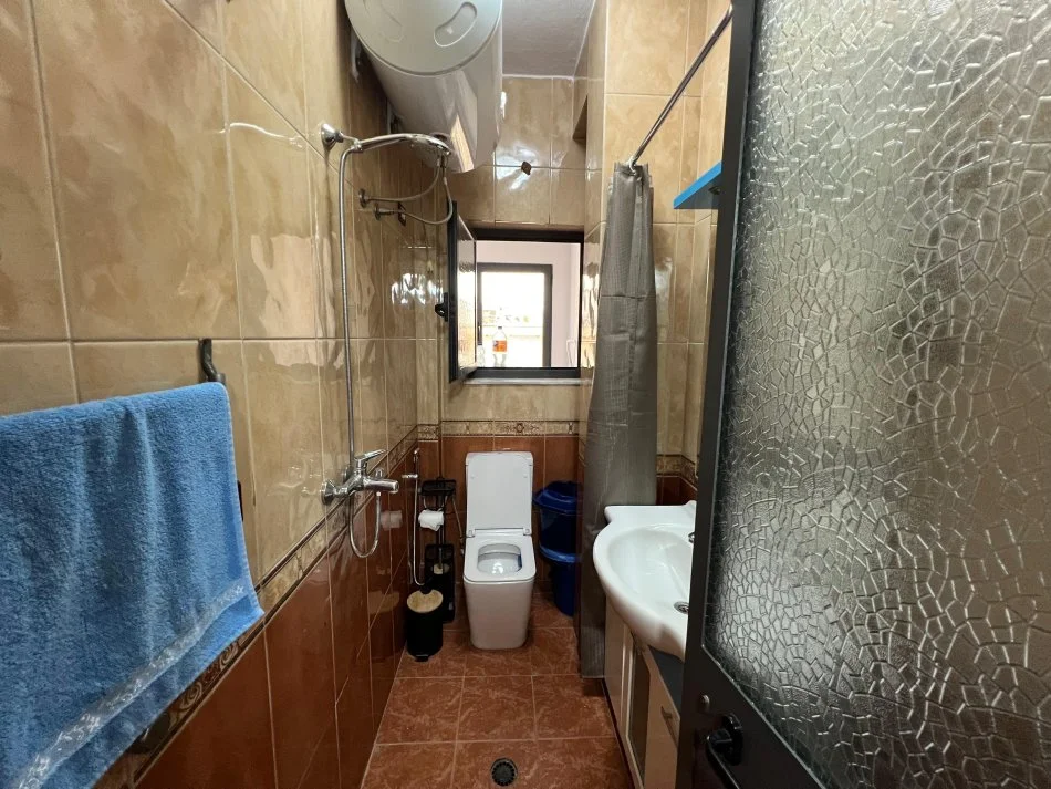 Tirane, jap me qera apartament 1+1 Kati 3, 60 m² 500 € (rruga e kavajes)