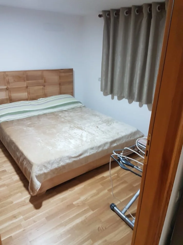 Tirane, jepet me qera apartament 2+1 Kati 5, 110 m² 600 € (Rruga e Durresit, prane gjimnazit Qemal Stafa)