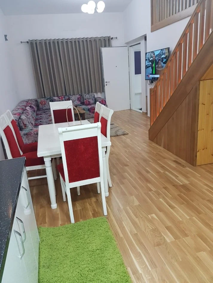 Tirane, jepet me qera apartament 2+1 Kati 5, 110 m² 600 € (Rruga e Durresit, prane gjimnazit Qemal Stafa)