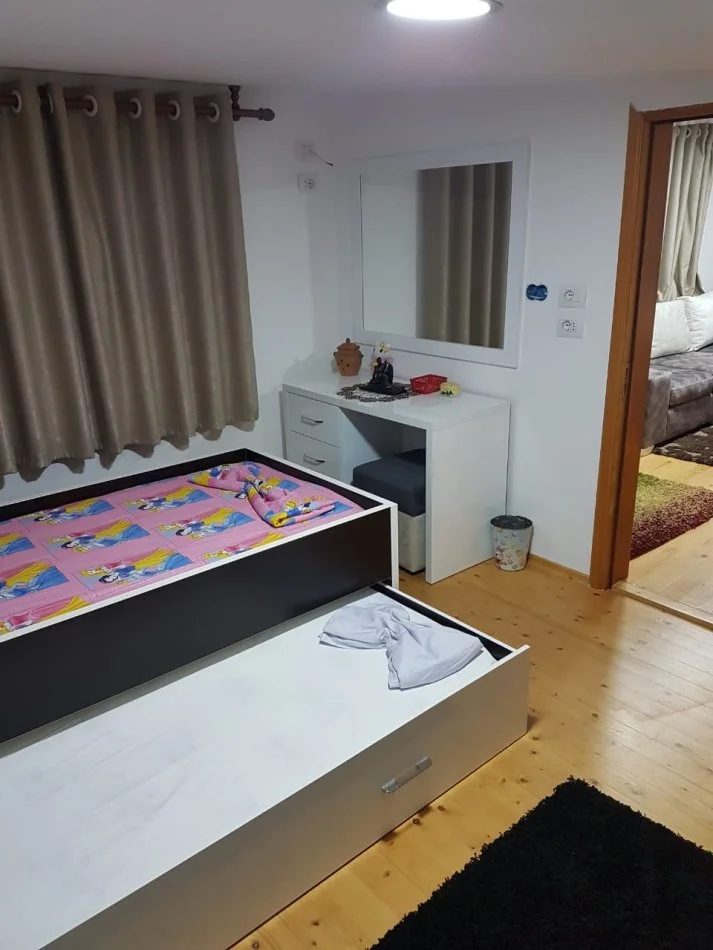 Tirane, jepet me qera apartament 2+1 Kati 5, 110 m² 600 € (Rruga e Durresit, prane gjimnazit Qemal Stafa)