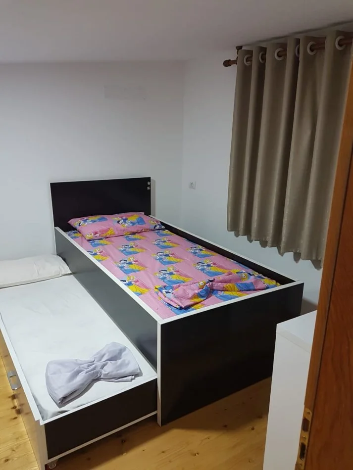 Tirane, jepet me qera apartament 2+1 Kati 5, 110 m² 600 € (Rruga e Durresit, prane gjimnazit Qemal Stafa)