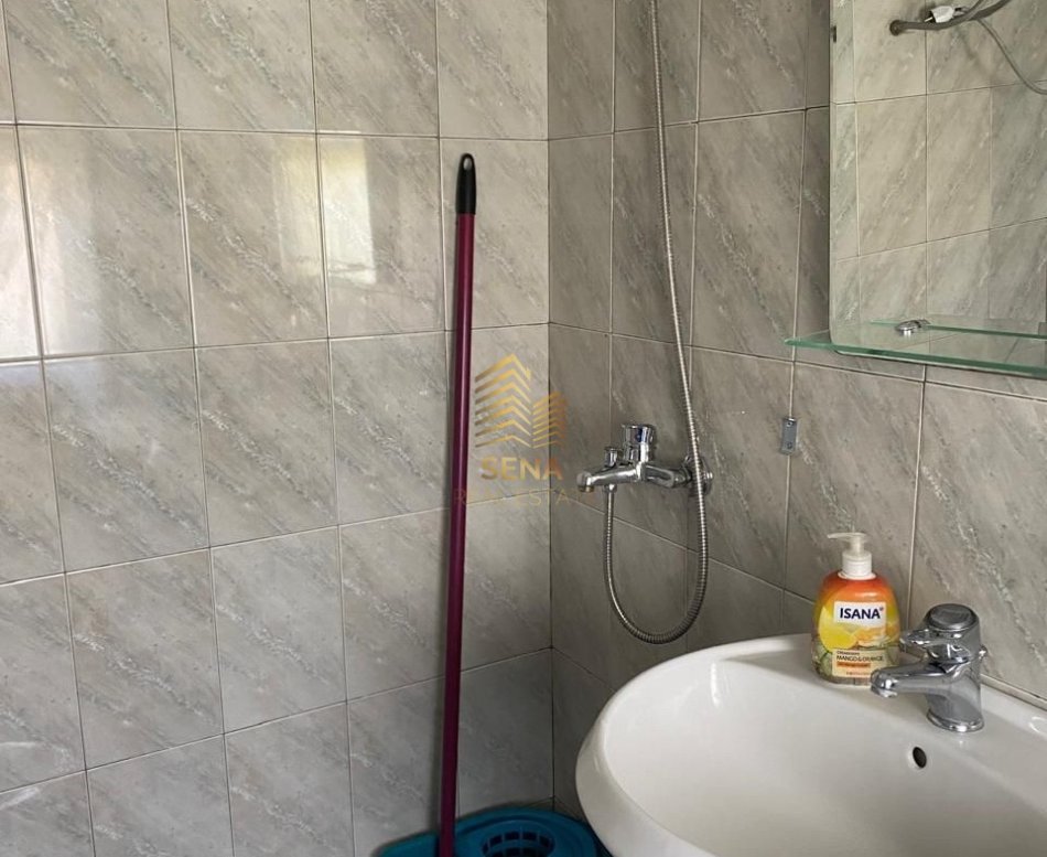 Tirane, jepet me qera garsonier 1+1 Kati 5, 44 m² 350 € (Rruga Bardhyl)