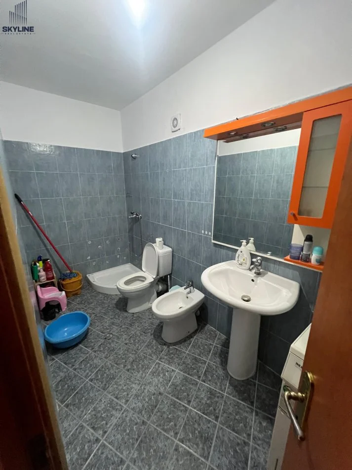 Tirane, jepet me qera apartament 2+1 Kati 8, 90 m² 350 € 