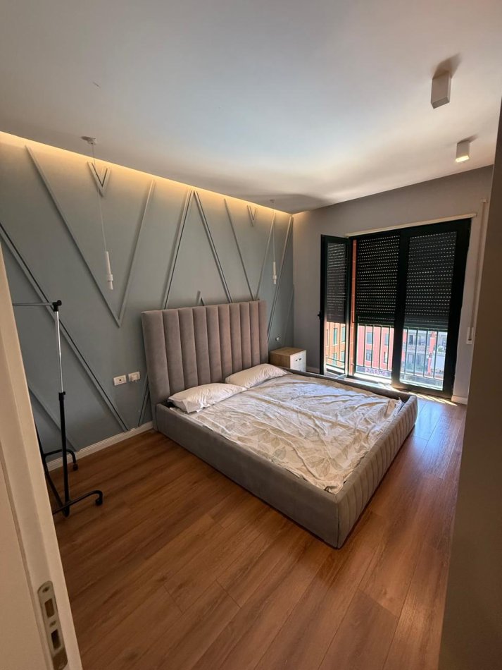 Tirane, shitet apartament 1+1+Ballkon , 77 m² 140.000 € (Unaza e Re, Green City)