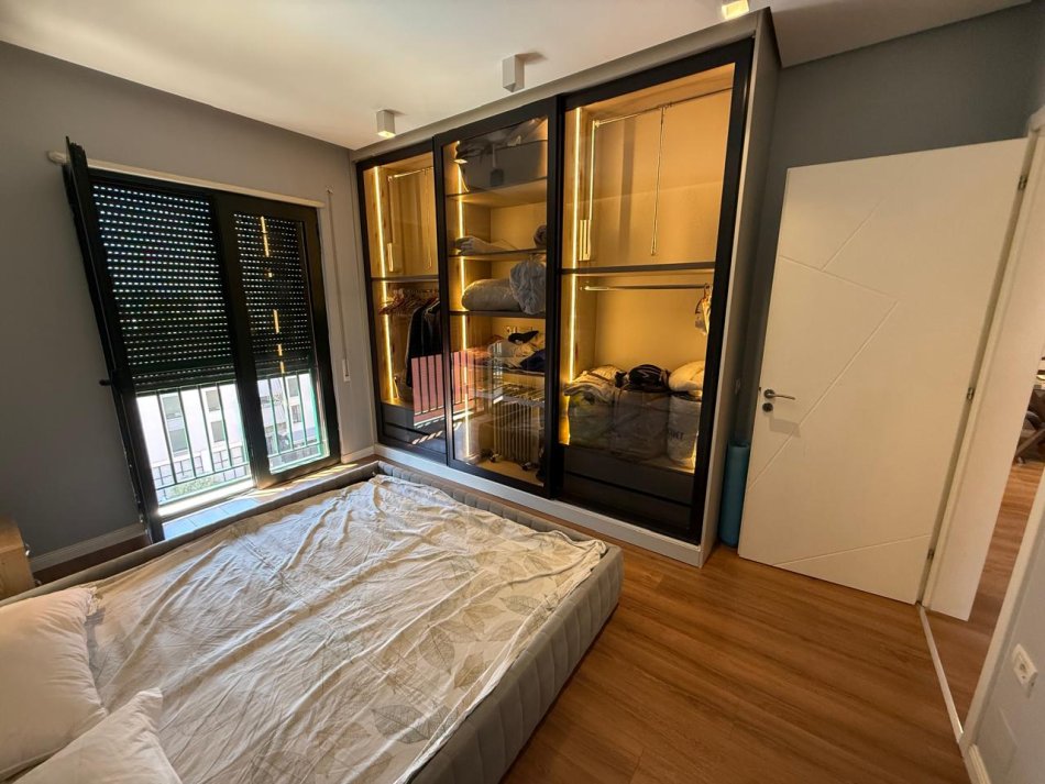 Tirane, shitet apartament 1+1+Ballkon , 77 m² 140.000 € (Unaza e Re, Green City)