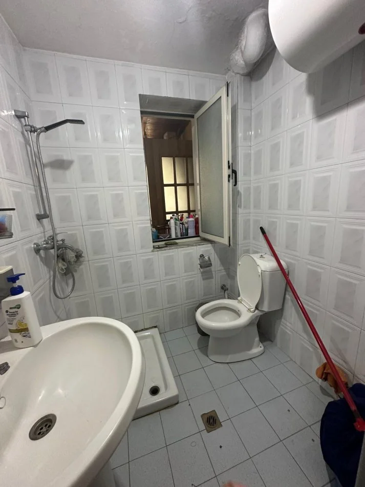 Tirane, shitet apartament 2+1 Kati 2, 78 m² (Kinostudio)