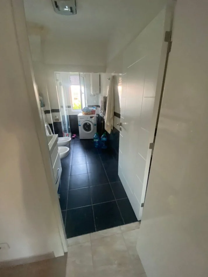 Tirane, shitet apartament 1+1 Kati 3, 55 m² 93.000 € (Porcelani)