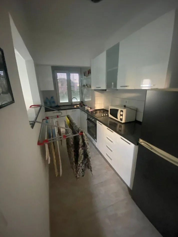 Tirane, shitet apartament 1+1 Kati 3, 55 m² 93.000 € (Porcelani)