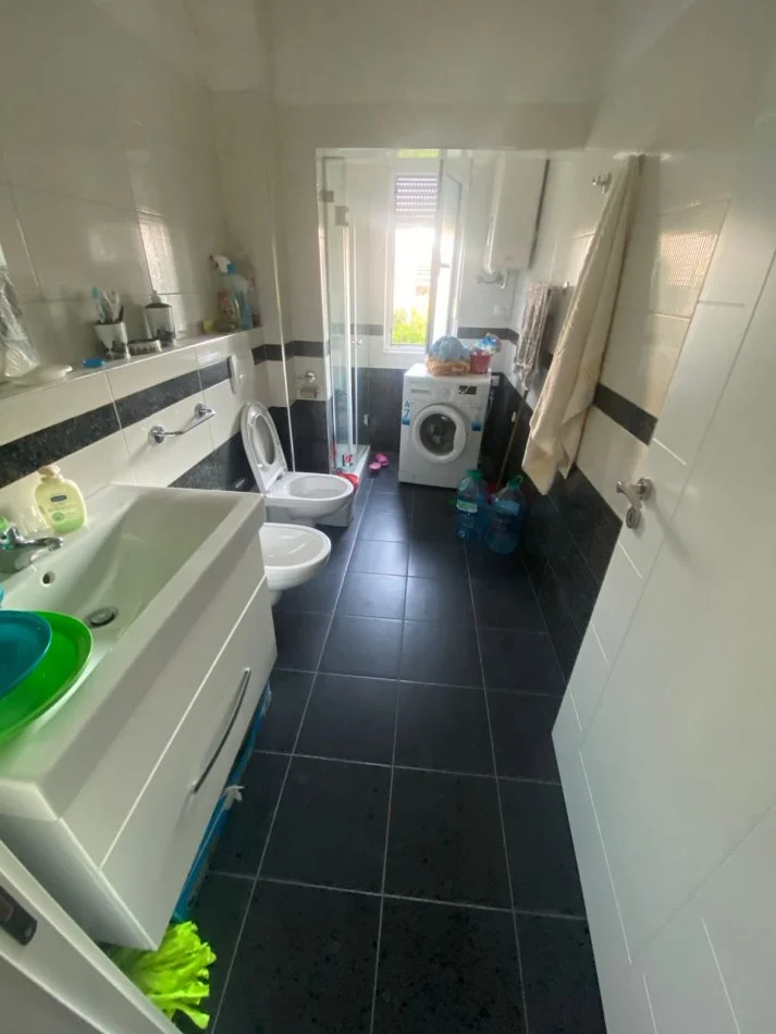 Tirane, shitet apartament 1+1 Kati 3, 55 m² 93.000 € (Porcelani)