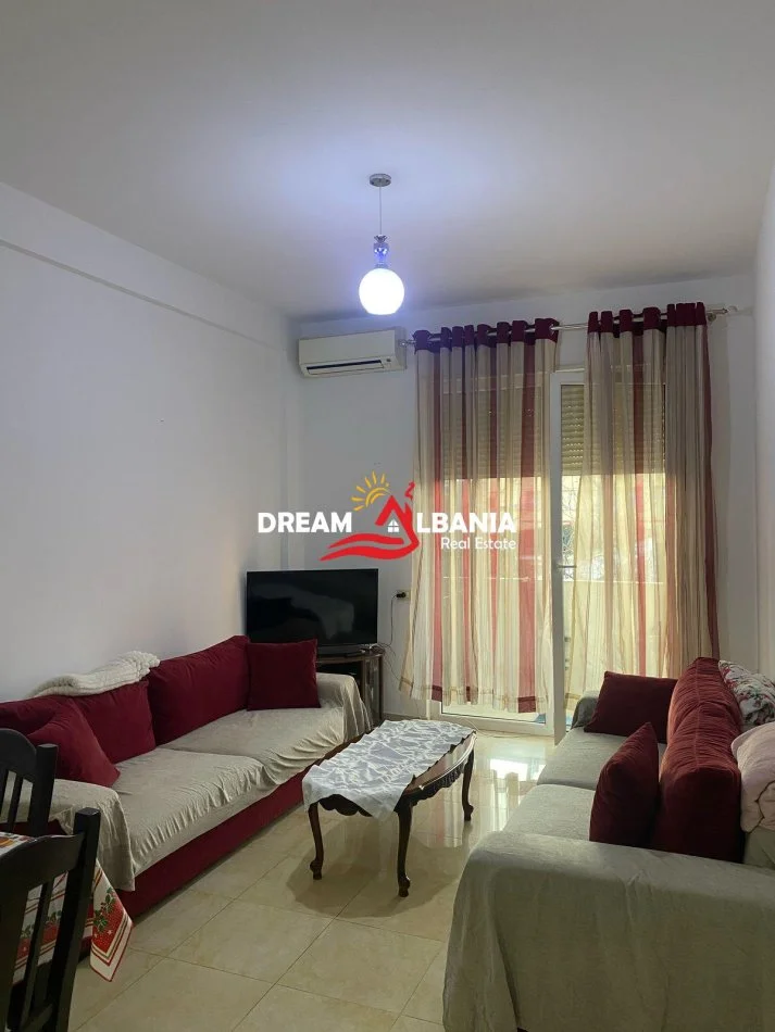 Tirane, jepet me qera apartament 1+1+Ballkon Kati 2, 60 m² 590 € (ne Zog te Zi prane Rotondos)