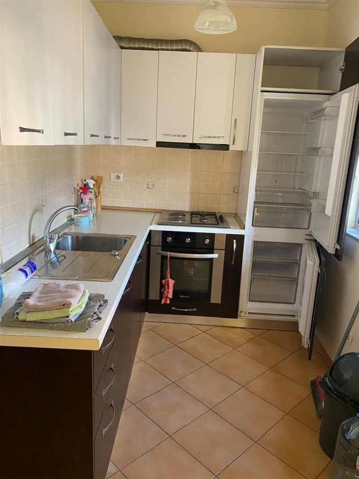 Tirane, jepet me qera apartament 2+1 Kati 6, 100 m² 500 € (Prane Deliorgjit,Karburant Kastrati)